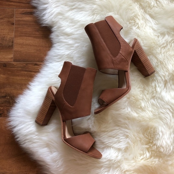 Pour La Victoire Geneva Akle Wrap Leather Sandal - Picture 1 of 8